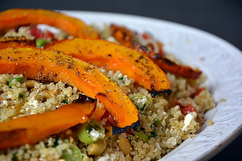 Veganer Quinoa Salat mit Kürbis